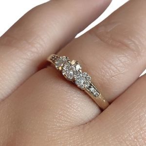 Women’s 10k 10KT IKS Diamond Yellow Gold Flower Cluster Band Ring Size 6.75